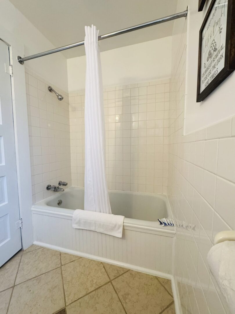 Cabin 2 Bathroom with a bathtub